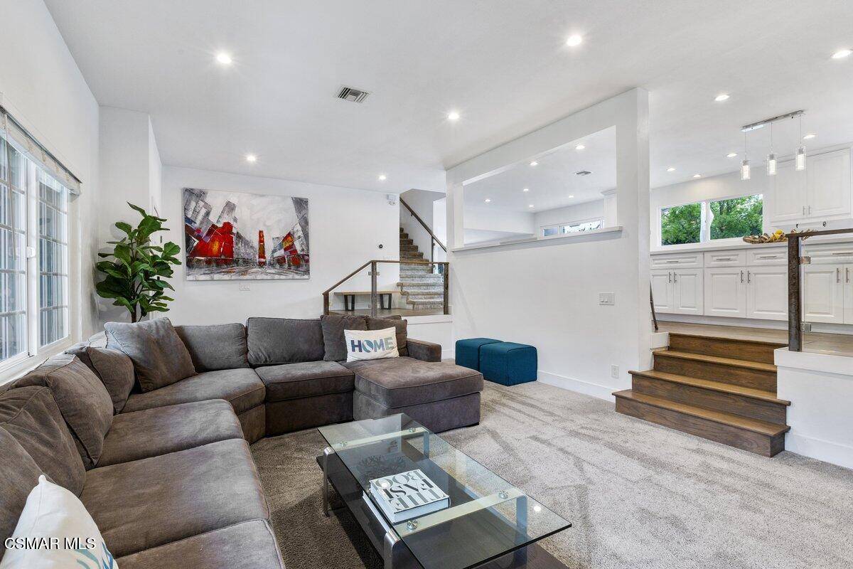 Thousand Oaks, CA 91360,373 Massey Street