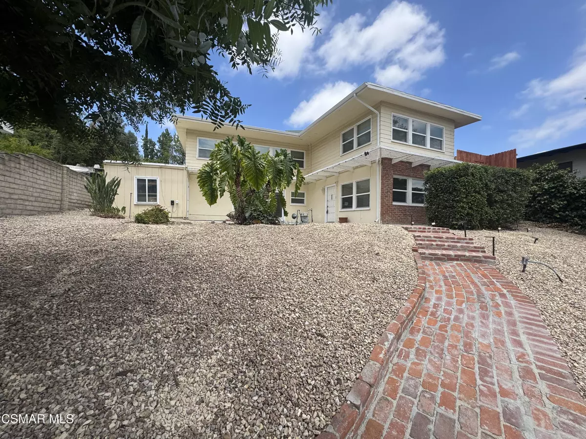 Woodland Hills, CA 91364,22319 Macfarlane Drive