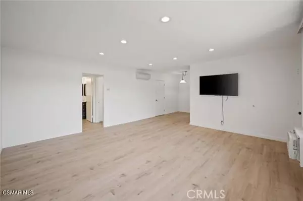 8800 Cedros Avenue #204, Panorama City, CA 91402