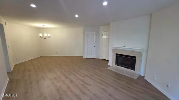 Oak Park, CA 91377,697 Sutton Crest Trail #303