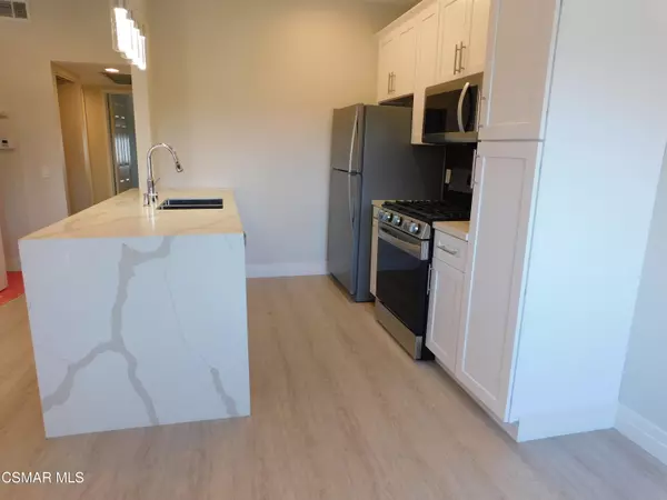 Thousand Oaks, CA 91362,116 Maegan Place #11
