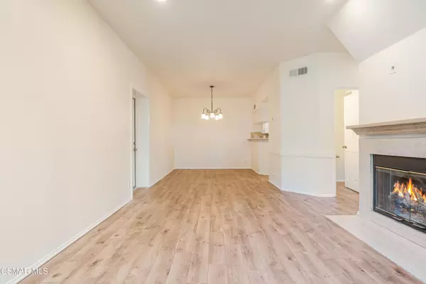 Oak Park, CA 91377,637 Indian Oak Lane #105