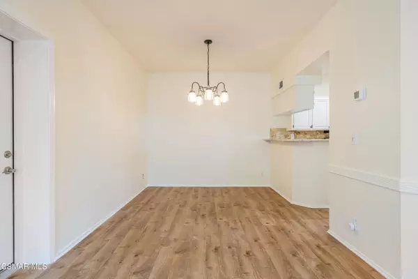 Oak Park, CA 91377,637 Indian Oak Lane #105