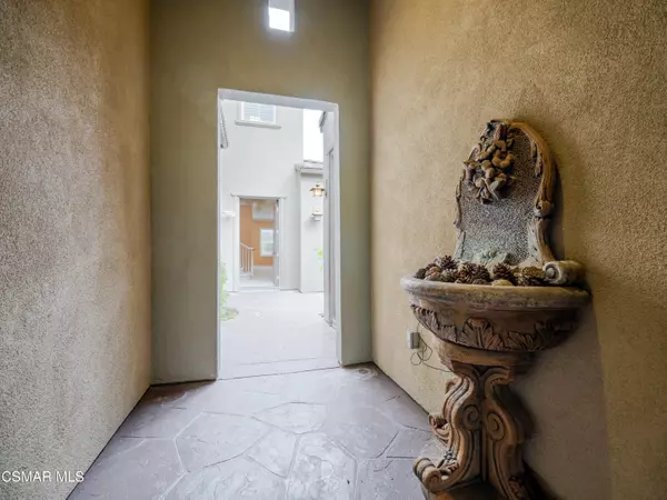 Valencia, CA 91354,23752 Noble Fir Court