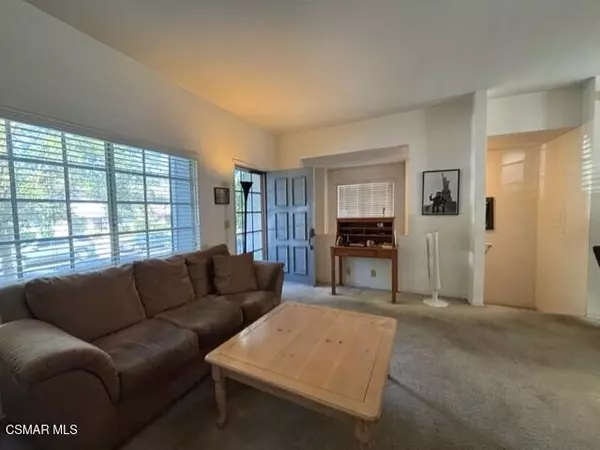 Reseda, CA 91335,7430 Corbin Avenue #19