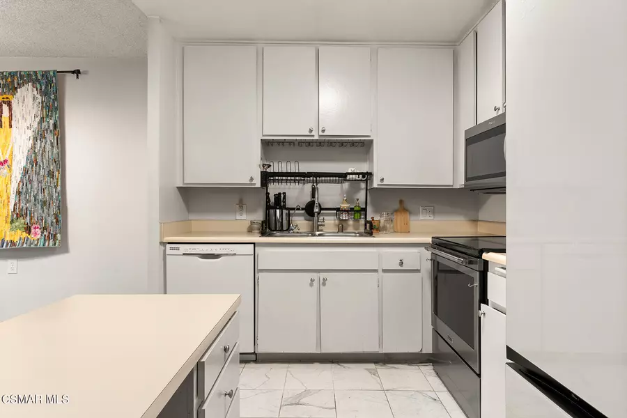 327 Chestnut Hill Court #11, Thousand Oaks, CA 91360