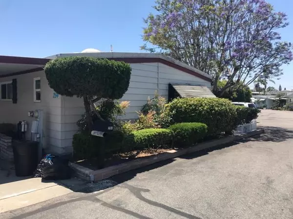 294 Lakeside Lane, Oceanside, CA 92056