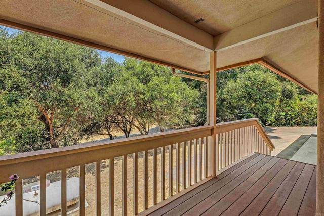 25913 Jesmond Dene Road, Escondido, CA 92026