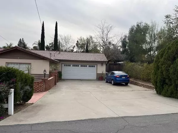 945 Berkshire Court, Escondido, CA 92025