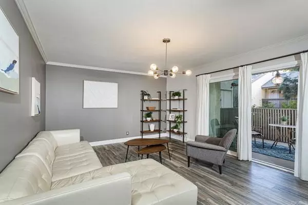 8666 Villa Mallorca, La Jolla, CA 92037