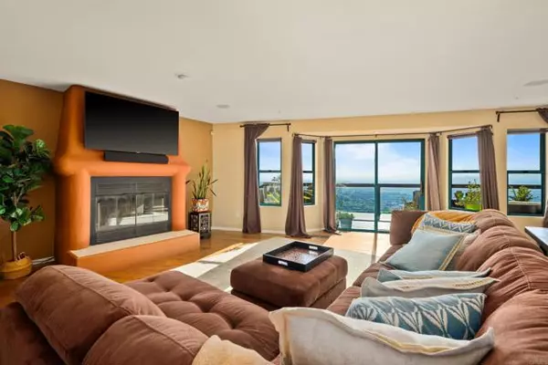 Fallbrook, CA 92028,3351 Red Mountain Heights Drive