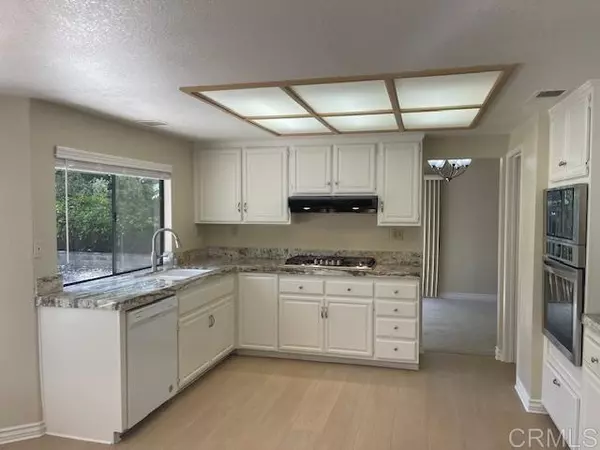 Carlsbad, CA 92009,3533 Sitio Baya