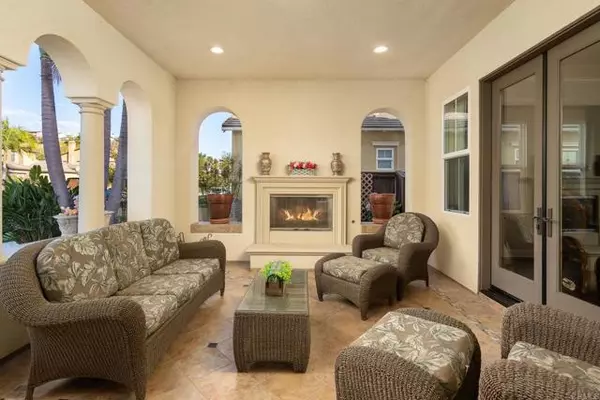 Carlsbad, CA 92009,6767 Malachite Place