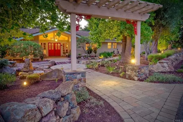 Vista, CA 92084,1285 Hidden Oaks Trl