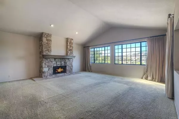 Escondido, CA 92027,1054 Landavo Rancho