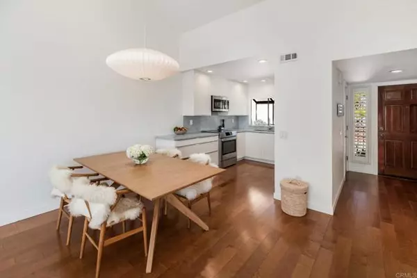 Carlsbad, CA 92009,7323 Calle Luna