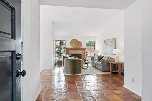 San Diego, CA 92130,3694 Fallon Circle