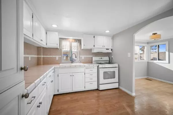 Clairemont Mesa, CA 92117,6460 Convoy Court