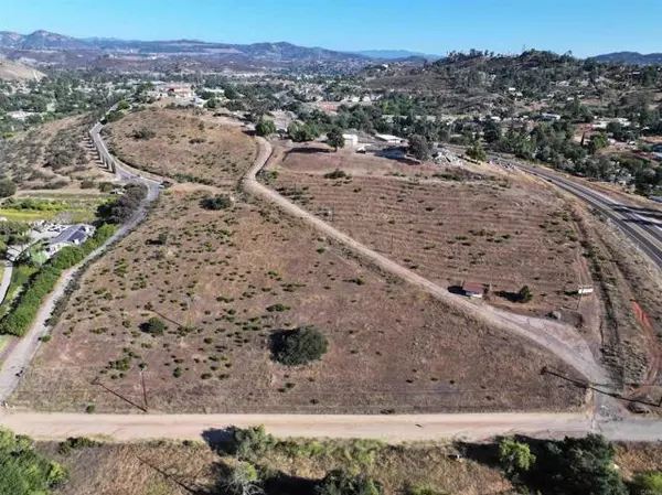 Lakeside, CA 92040,11511 Highway 67