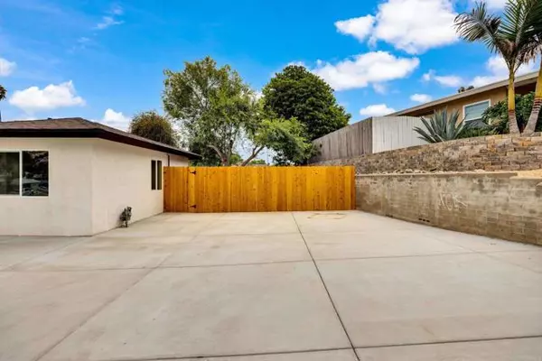 San Diego, CA 92115,3489 Glade Street