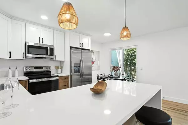 Escondido, CA 92027,1817 East Grand Avenue