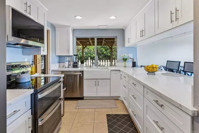 Spring Valley, CA 91977,10065 Canyonview