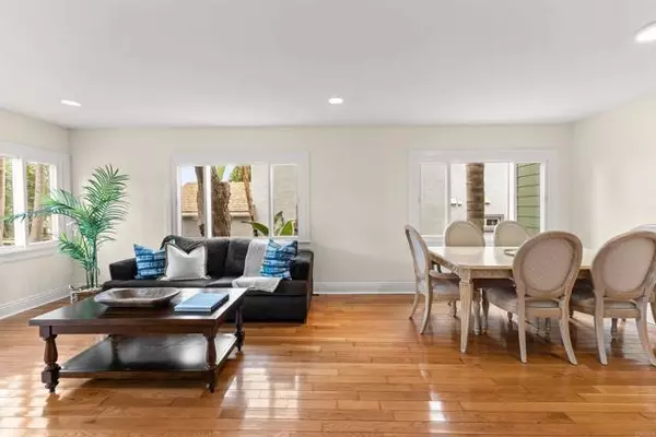 San Diego, CA 92107,4522 Brighton Avenue