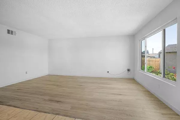 San Diego, CA 92114,668 Kirtright st