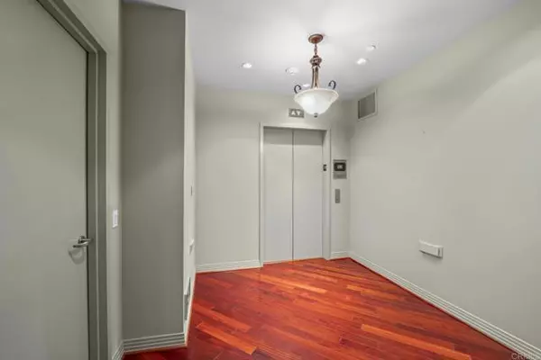 San Diego, CA 92103,2500 6th Avenue