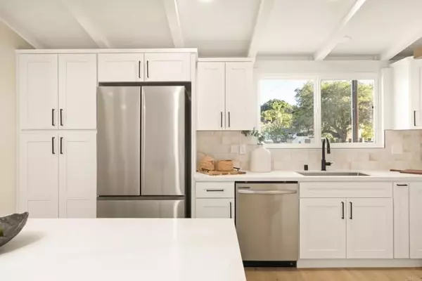 San Diego, CA 92117,4774 Chickasaw Court