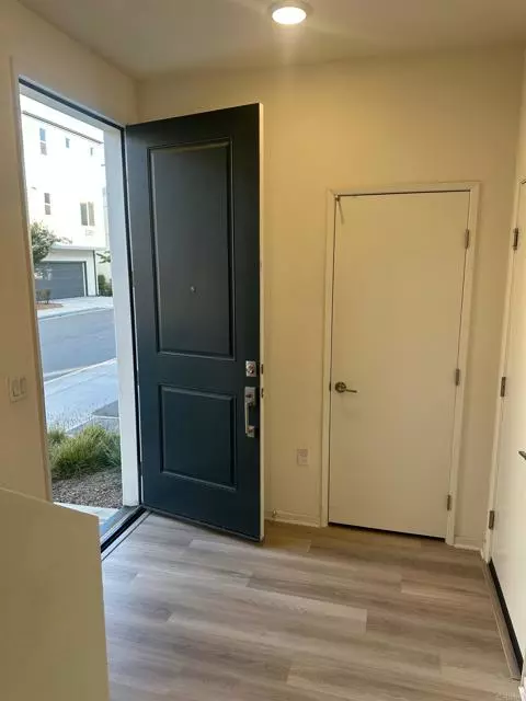 San Diego, CA 92154,5256 Beachfront Cove Street