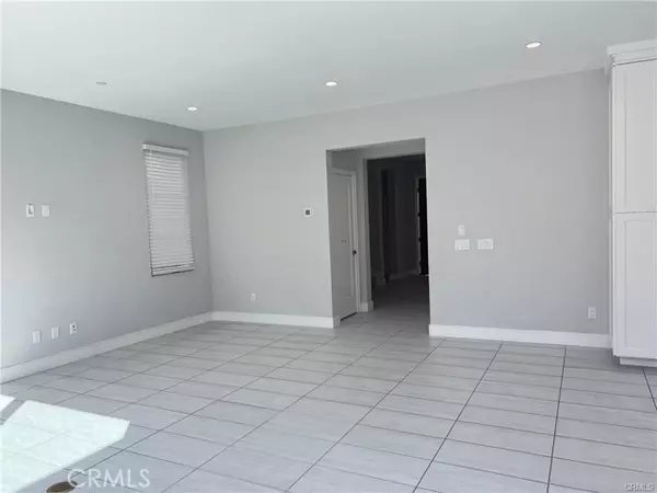 Irvine, CA 92602,111 Della