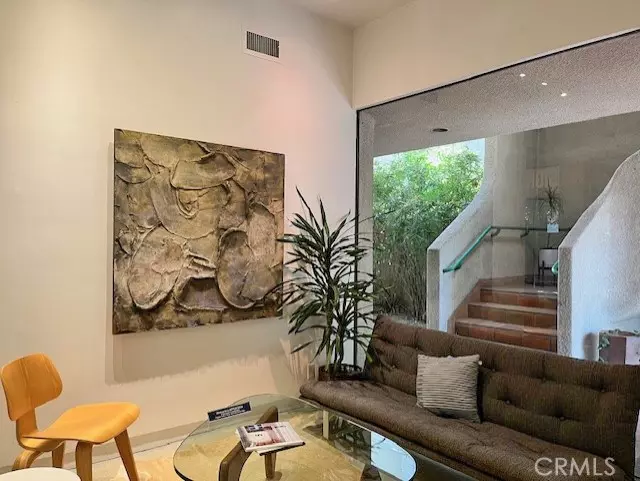 234 North El Molino Avenue, Pasadena, CA 91101