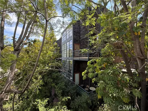 3884 Fredonia Drive, Los Angeles, CA 90068