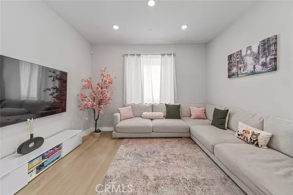 Valencia, CA 91381,27218 Narrowleaf Willow Lane