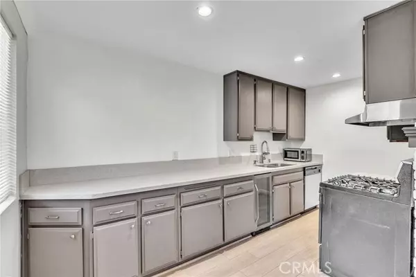 Sun Valley, CA 91352,8641 Glenoaks Boulevard