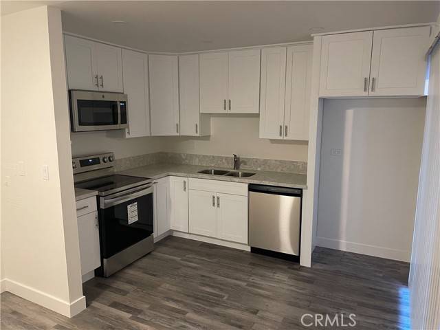 Van Nuys, CA 91405,7300 Lennox Avenue