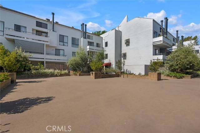 Sherman Oaks, CA 91423,13331 Moorpark Street