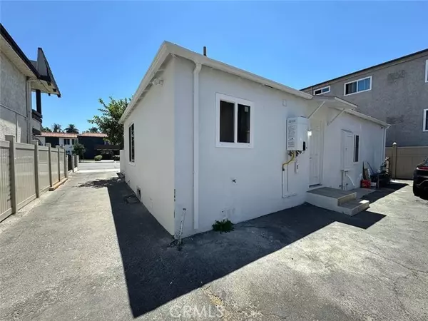 Van Nuys, CA 91401,14143 Victory Boulevard