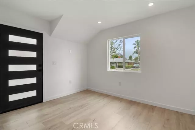 Northridge, CA 91325,7844 Lasaine