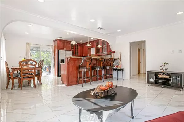 North Hollywood, CA 91605,7419 Kraft