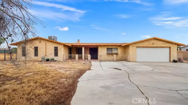 13735 Kiowa Road, Apple Valley, CA 92307