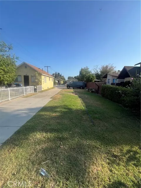 Cudahy, CA 90201,4742 South Live Oak Street