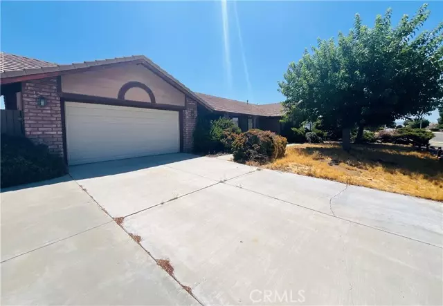 13593 Coachella Road, Apple Valley, CA 92308