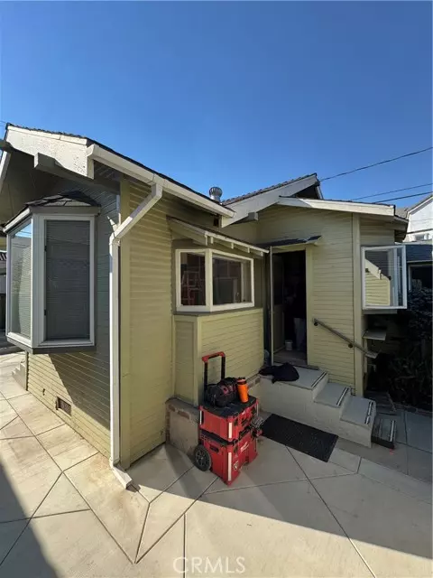 Huntington Beach, CA 92648,910 Acacia Avenue