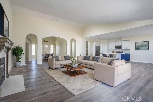 9678 Farmington Street, Oak Hills, CA 92344