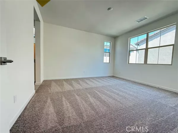 Fontana, CA 92336,15903 Blue Copper Way