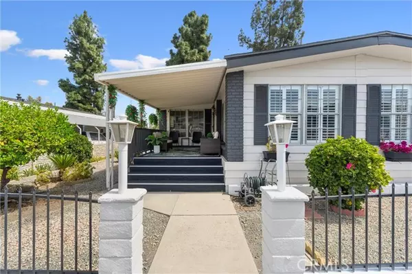 1353 Shadowglen Way, Corona, CA 92882