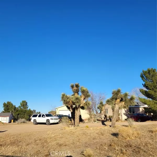 9389 Smith Road, Phelan, CA 92371