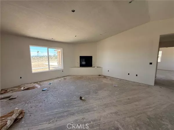 Phelan, CA 92371,9570 Mescalero Road